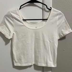 Cropped scoopneck tee